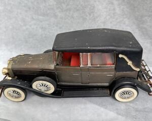 A43 Vintage AM Lincoln Convertible Car Transistor Radio, 1928